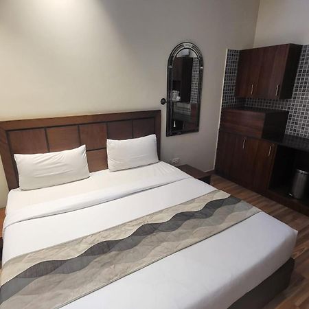 Uds Villa Scandinavian B&B - Next To Vfs Új-Delhi Kültér fotó