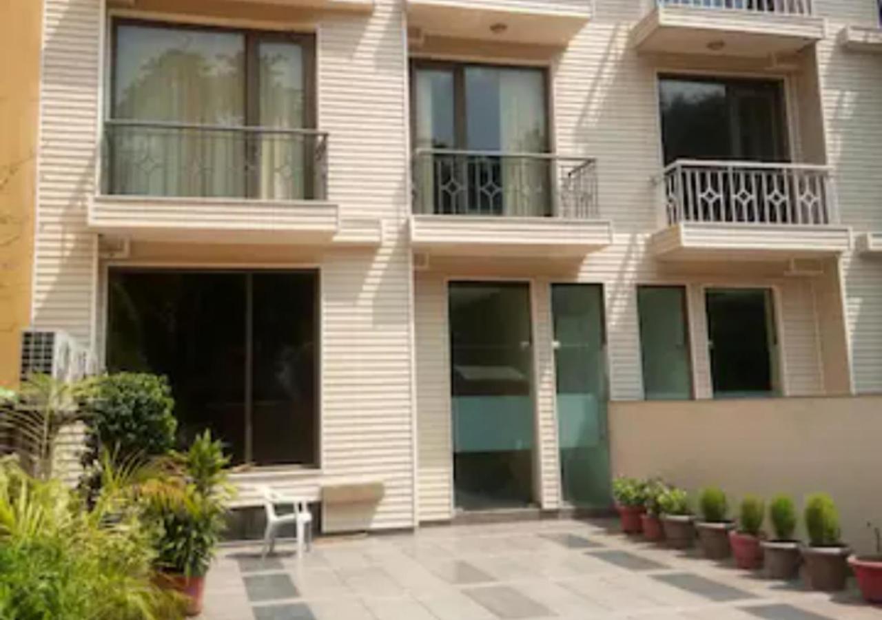 Uds Villa Scandinavian B&B - Next To Vfs Új-Delhi Kültér fotó