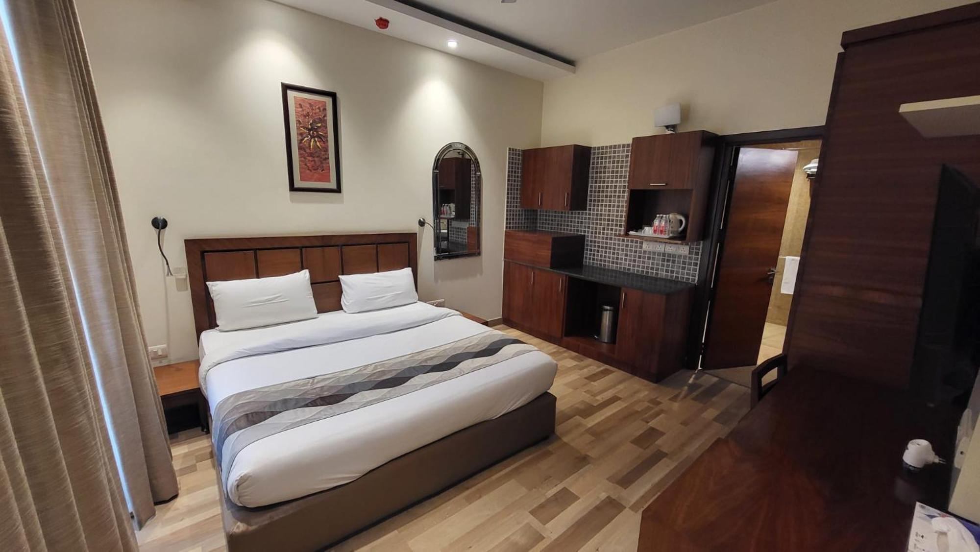 Uds Villa Scandinavian B&B - Next To Vfs Új-Delhi Kültér fotó