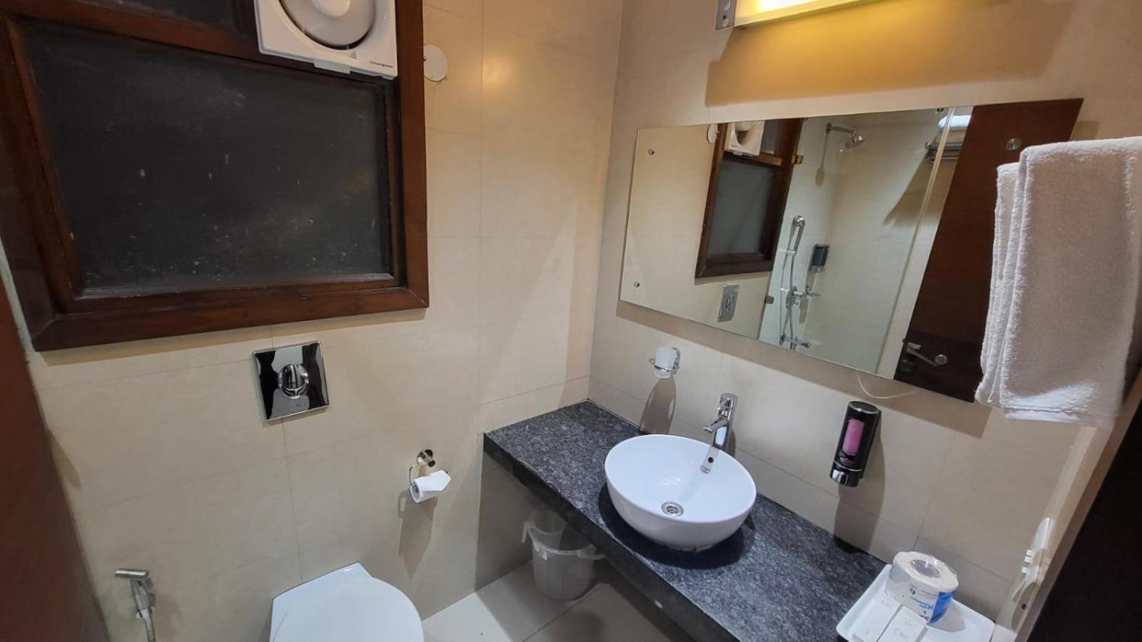 Uds Villa Scandinavian B&B - Next To Vfs Új-Delhi Kültér fotó