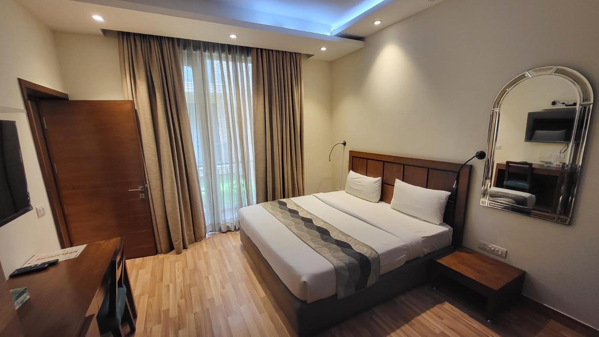 Uds Villa Scandinavian B&B - Next To Vfs Új-Delhi Kültér fotó