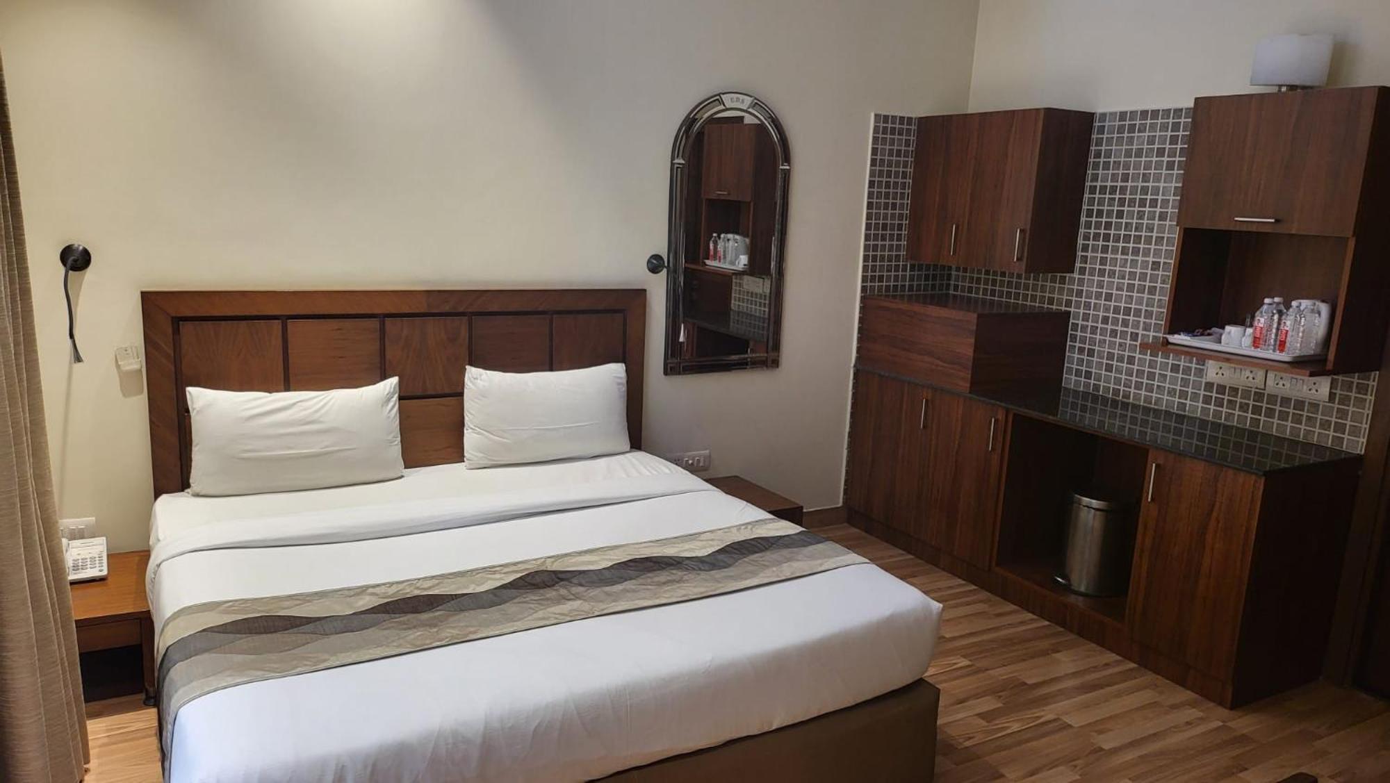 Uds Villa Scandinavian B&B - Next To Vfs Új-Delhi Kültér fotó